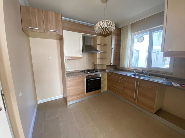 SEVINÇ EVLERI 2 SITESI'NDE HAVUZ MANZARALI 2+1 EBEVEYN B.