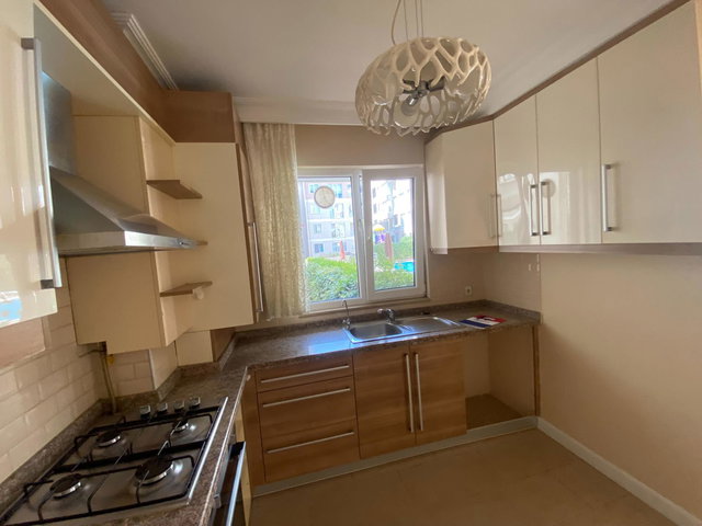 SEVINÇ EVLERI 2 SITESI'NDE HAVUZ MANZARALI 2+1 EBEVEYN B.