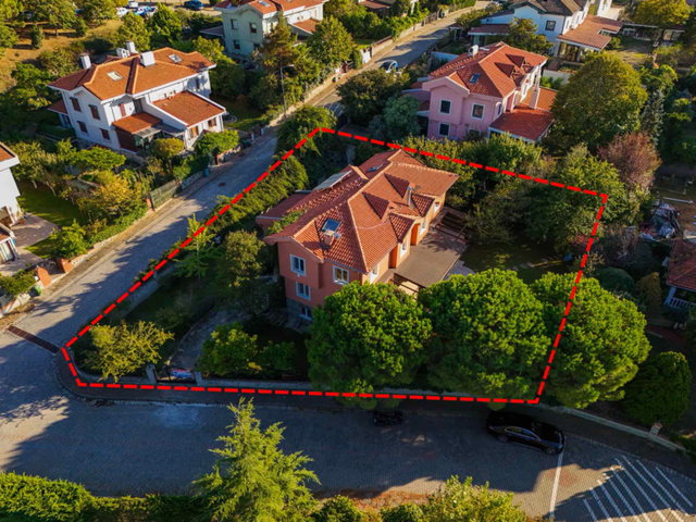 USKUMRUKÖY-BÜYÜK ARIKÖY’DE SATILIK 2 TAPULU TEK BÜYÜK VİLLA