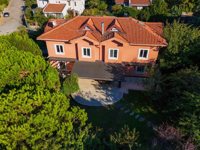 USKUMRUKÖY-BÜYÜK ARIKÖY’DE SATILIK 2 TAPULU TEK BÜYÜK VİLLA