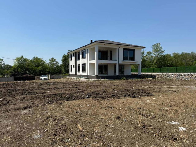 GÜMÜŞOVA YEŞILYAYLA'DA TAM MÜSTAKIL 830 M2 ARSALI SATILIK VILLA