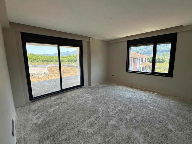 GÜMÜŞOVA YEŞILYAYLA'DA TAM MÜSTAKIL 830 M2 ARSALI SATILIK VILLA