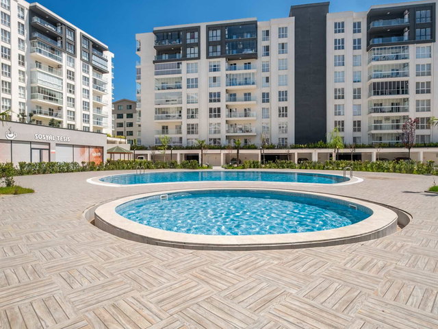 REMAX ADVANTAGETAN SHU 09 DA HAVUZ MANZARALI KÖŞE TIP 3+1 SATILIK DAIRE