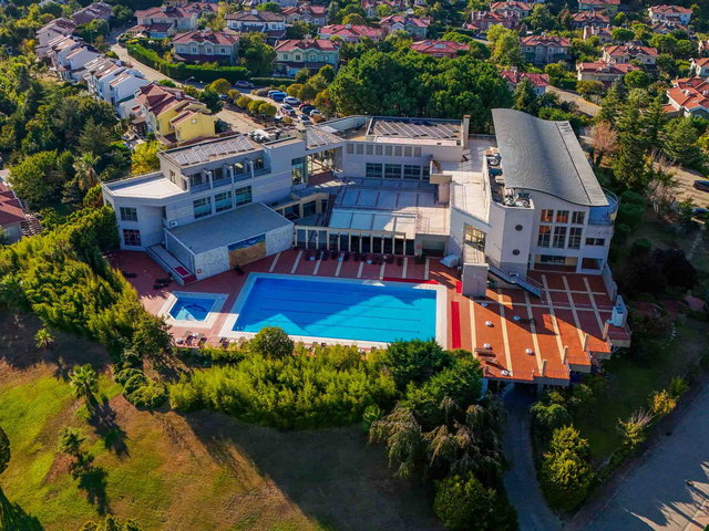 USKUMRUKÖY-BÜYÜK ARIKÖY’DE SATILIK 2 TAPULU TEK BÜYÜK VILLA