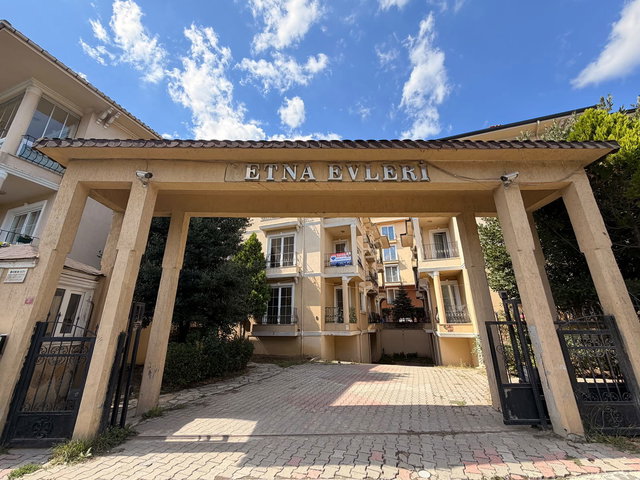 GÖKTÜRK PETNA SİTESİ’NDE BALKONLU 2+1 SATILIK DAİRE