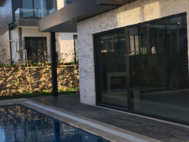 BAŞİSKELE BAHÇECİK'TE 4+1 MÜSTAKİL HAVUZLU LÜKS VİLLA