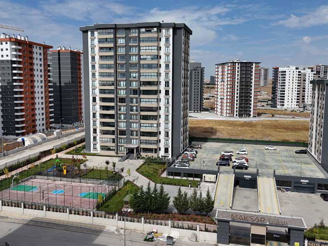 REMAX LEVEL'DEN CUMHURIYET'TE ADA MUTFAKLI LÜKS 4+1 DAIRE