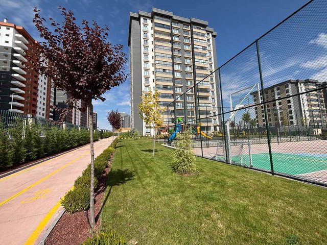 REMAX LEVEL'DEN CUMHURIYET'TE ADA MUTFAKLI LÜKS 4+1 DAIRE