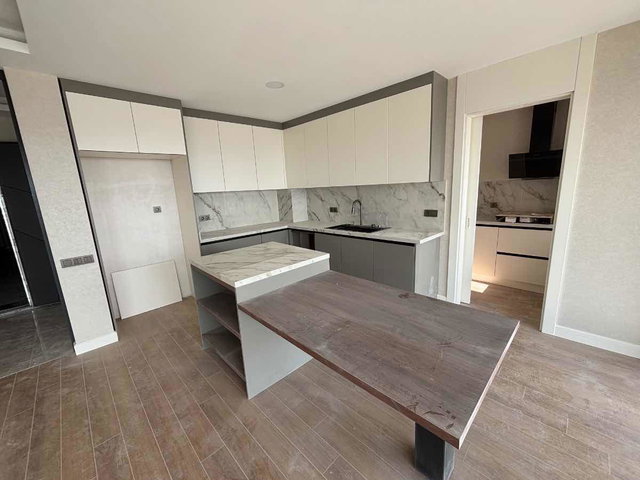 REMAX LEVEL'DEN CUMHURIYET'TE ADA MUTFAKLI LÜKS 4+1 DAIRE