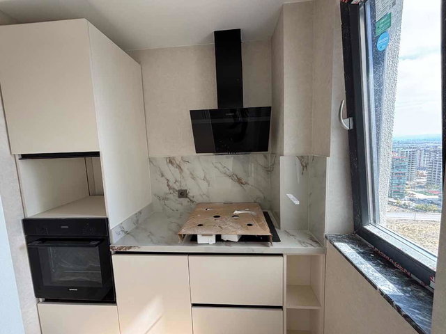 REMAX LEVEL'DEN CUMHURIYET'TE ADA MUTFAKLI LÜKS 4+1 DAIRE
