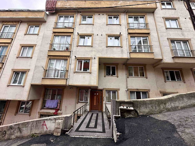 YENİSAHRADA METROYA YÜRÜME MESAFESİNDE SATILIK 2+1 DAİRE