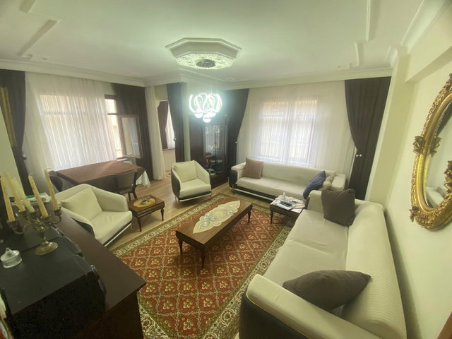 ZÜMRÜTEVLERİN MERKEZİNDE 3+1 145 M² FULL YAPILI ASANSÖRLÜ