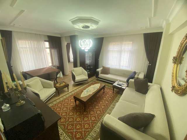 ZÜMRÜTEVLERİN MERKEZİNDE 3+1 145 M² FULL YAPILI ASANSÖRLÜ