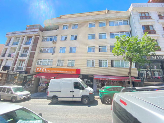 ZÜMRÜTEVLER TÜLİN CADDESİ ÜZERİNDE, MERKEZİ KONUMDA FERAH 2+1