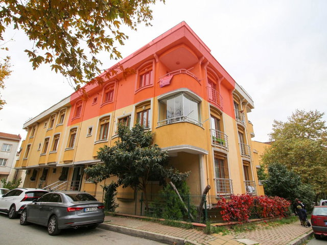 ÇEKMEKÖY’ÜN KALBINDE, METRO’ NUN YANI BAŞINDA  190 M² GENIŞ VE FERAH 2+2 DUBLEKS DAIRE