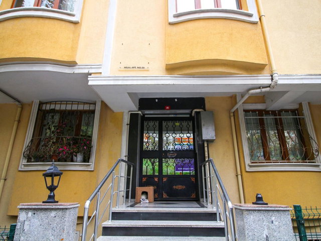 ÇEKMEKÖY’ÜN KALBINDE, METRO’ NUN YANI BAŞINDA  190 M² GENIŞ VE FERAH 2+2 DUBLEKS DAIRE