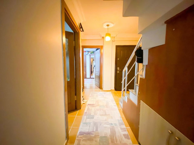 ÇEKMEKÖY’ÜN KALBINDE, METRO’ NUN YANI BAŞINDA  190 M² GENIŞ VE FERAH 2+2 DUBLEKS DAIRE