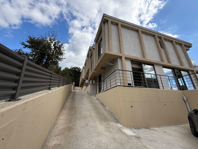 REMAX DIA'DAN KONURALP'TE ÖZEL YAPIM MANZARALI SATILIK VİLLA