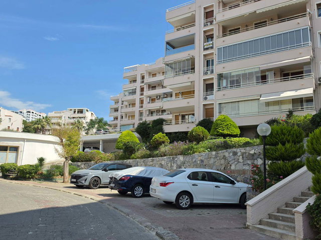 KUŞADASI AKYAR KONAKLARI-YÜKSEK GİRİŞ-GENİŞ-KAPALI BALKONLU DAIRE