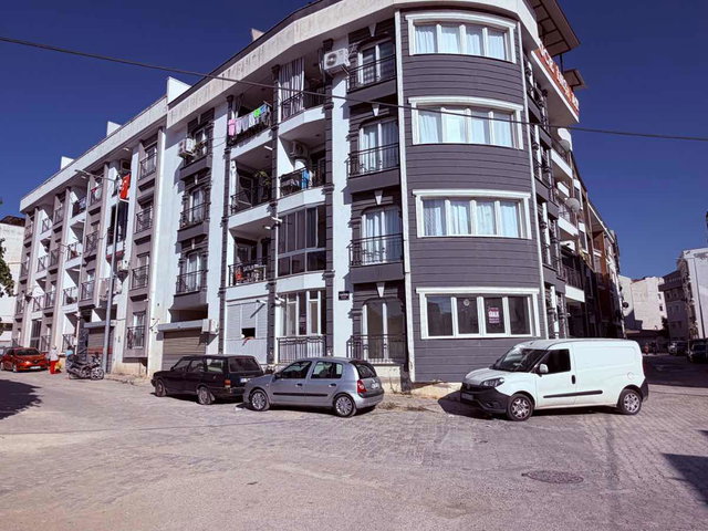 SEFERIHISAR TURABIYEDE YENI YAPIM ASANSÖRLÜ ARA KAT 2+1 DAIRE