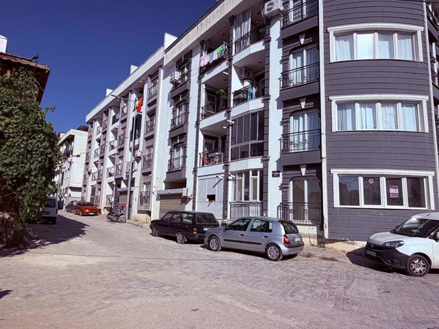 SEFERIHISAR TURABIYEDE YENI YAPIM ASANSÖRLÜ ARA KAT 2+1 DAIRE