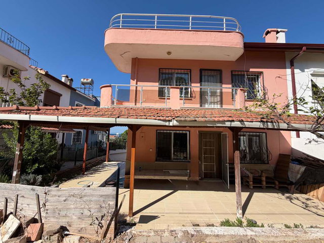 URLA GÜLBAHÇEDE DENIZE 350 METRE MESAFEDE EŞYALI 3+1 VILLA
