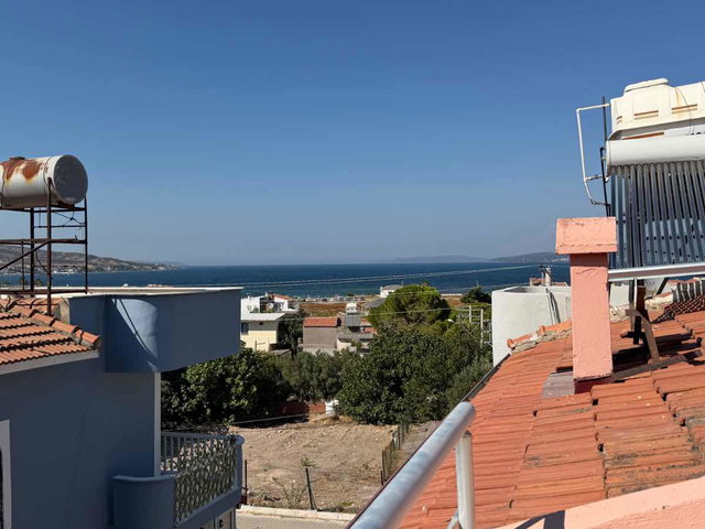 URLA GÜLBAHÇEDE DENIZE 350 METRE MESAFEDE EŞYALI 3+1 VILLA