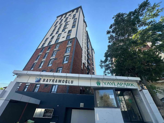 YAYLAPARK SİTESİ'NDE SATILIK 1+1 BOŞ DAİRE