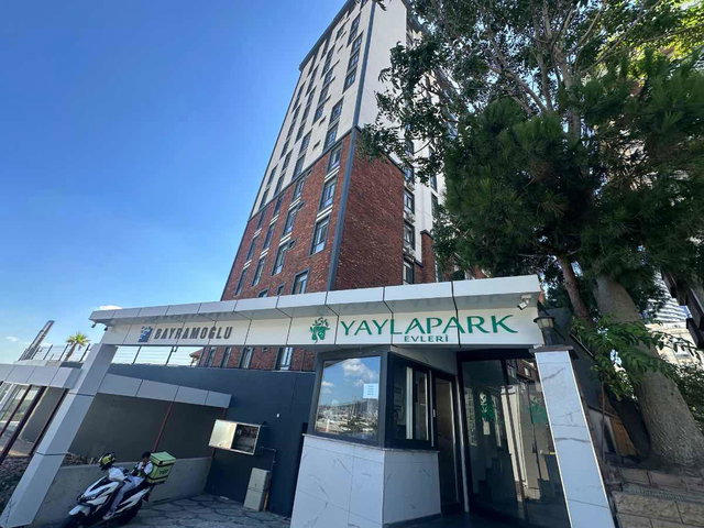 YAYLAPARK SİTESİ'NDE SATILIK 1+1 BOŞ DAİRE