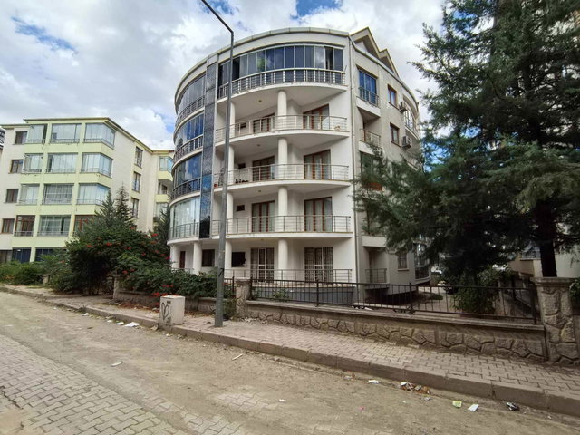 RE/MAX DEĞİŞİM'DEN CUMHURİYET MAHALLESİ'NDE 4+1 LÜKS 215 M² SATLIK DAİRE