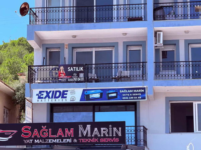 ÇEŞME LIMAN'IN KARŞISINDA, DENIZE 1. SIRA ÖZEL KONUMDA 2+1 DAIRE