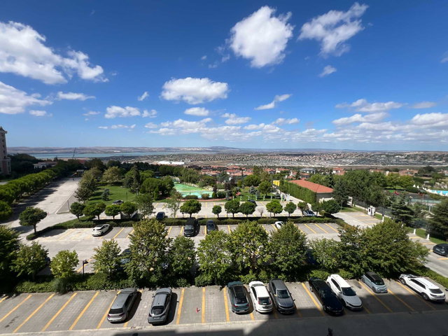 PELİCAN HILL RESIDENCE GÖL MANZARALI EŞYALI 2+1 KİRALIK DAİRE