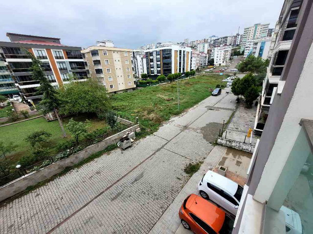 REMAX SEVCAN GÜRLEVİKTEN ATAKUM YENİMAHALLE TRAMVAY ALTINDA KİRALIK DAİRE