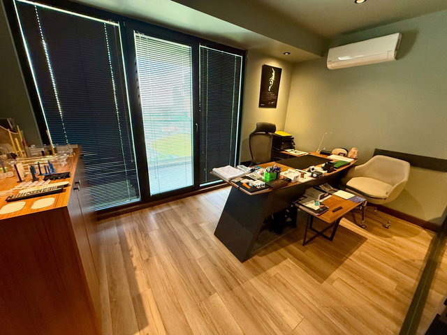 BEYKENT FIRST AVENUEDE E-5 ÖN CEPHE'DE BALKONLU KİRALIK OFİS
