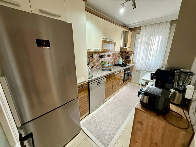 BAHÇELİEVLER ÇOBANÇEŞME MEDİPOL ARKASI 2+1 90 M² ARA KAT SATILIK