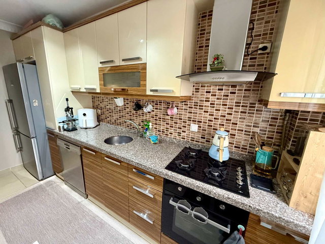 BAHÇELİEVLER ÇOBANÇEŞME MEDİPOL ARKASI 2+1 90 M² ARA KAT SATILIK