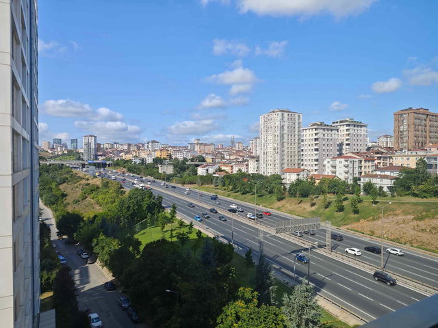 ÜMRANİYE FİNANS MERKEZİNE YAKIN 3+1 TEMALIFE SİTESİ GENİŞ DAİRE
