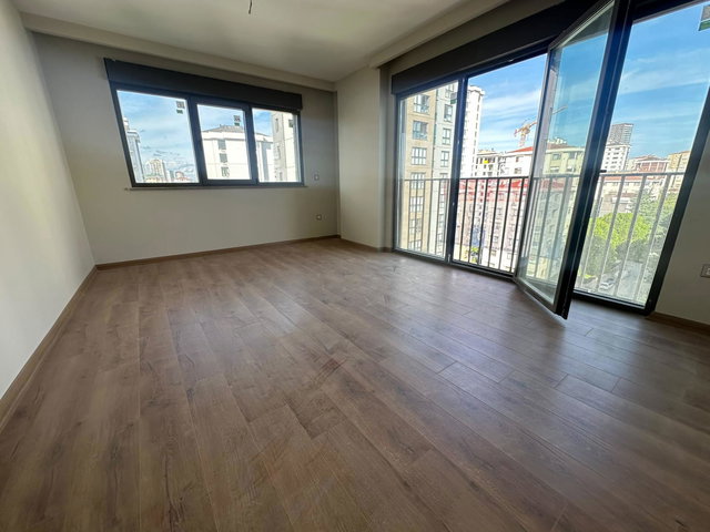 KADIKÖY SAHRAYICEDİT’TE SIFIR 3+1 | 2 BANYO | BALKON | 7. KAT