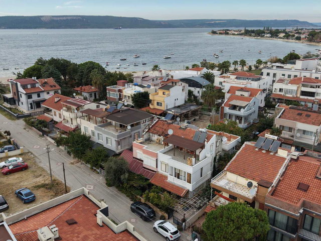ÇANAKKALE DARDANOSTA DENİZE 50 METRE TRİPLEX VİLLA