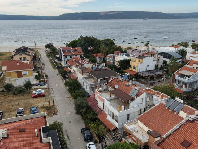 ÇANAKKALE DARDANOSTA DENİZE 50 METRE TRİPLEX VİLLA