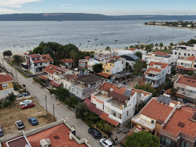 ÇANAKKALE DARDANOSTA DENİZE 50 METRE TRİPLEX VİLLA