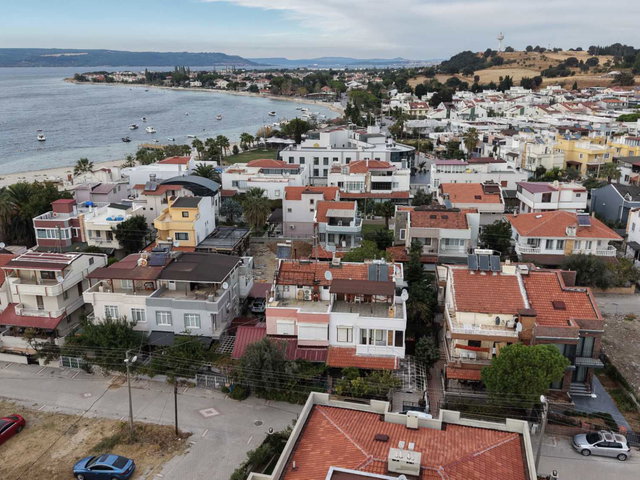 ÇANAKKALE DARDANOSTA DENİZE 50 METRE TRİPLEX VİLLA