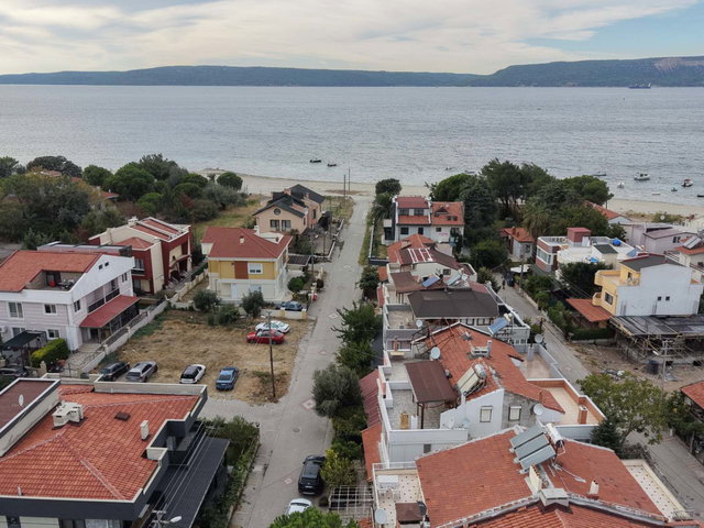 ÇANAKKALE DARDANOSTA DENİZE 50 METRE TRİPLEX VİLLA