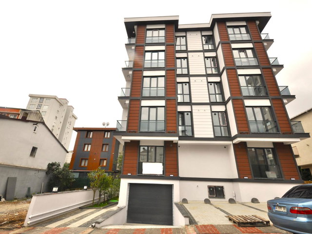 ÜMRANİYE NECİP FAZILDA METROYA YAKIN AÇIK/ KAPALI OTOPARKLI SIFIR 2+1