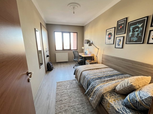 SEZEREVLER'DE ASANSÖRLÜ, ÜST KAT, MANZARALI KİRALIK 1+1 DAİRE