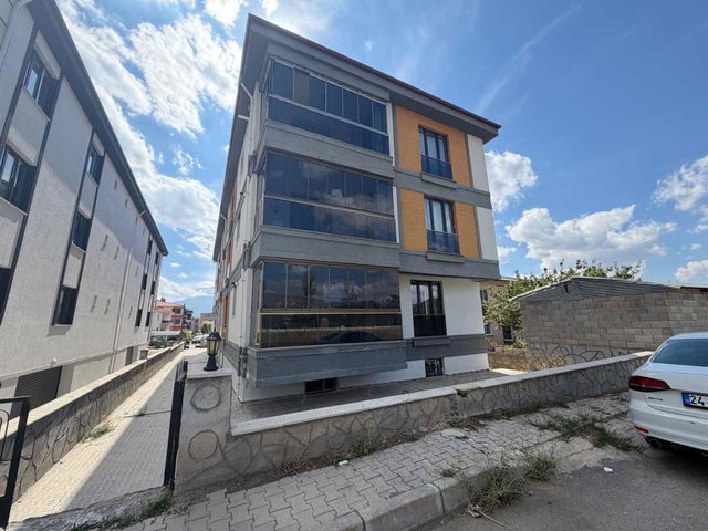 REMAX DEM'DEN ARSLANLI DA 140 M2 GENİŞ 3+1 SATILIK DAİRE