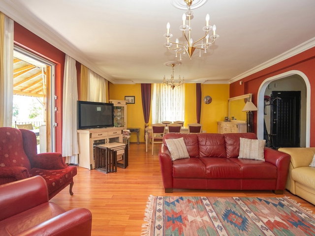 REMAX GELİŞİMDEN SİLİVRİ KINALI ÇİFTLİK EVLERİNDE SATILIK VİLLA
