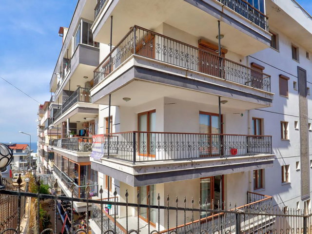 DİKİLİ SALİMBEY MAH. SATILIK ARAKAT 2+1 DAİRE..