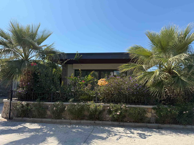 BODRUM KADIKALESI'NDE, HER YERE YÜRÜME MESAFESI, TEK KATLI, BAHÇELI, TAM MÜSTAKIL VILLA