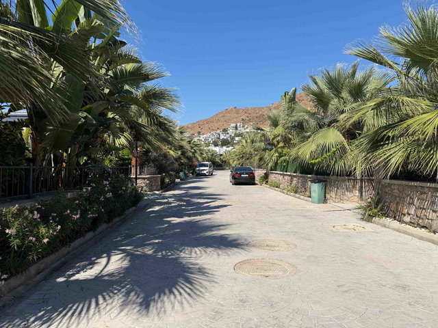 BODRUM KADIKALESI'NDE, HER YERE YÜRÜME MESAFESI, TEK KATLI, BAHÇELI, TAM MÜSTAKIL VILLA
